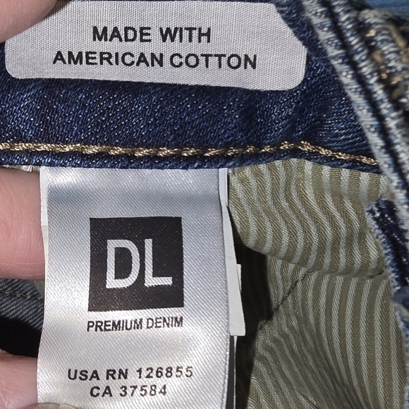 NWT! DL1961 Ivy High Rise Denim Ripped Jean Shorts w/ Boho Fringe Size 25 - Picture 8 of 12